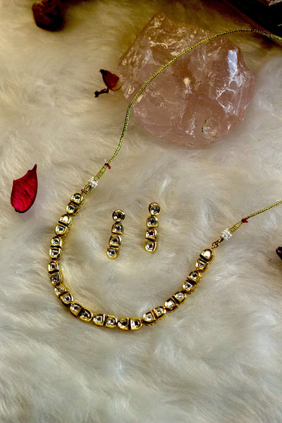 Single Line Kundan Alice Necklace With Carving
